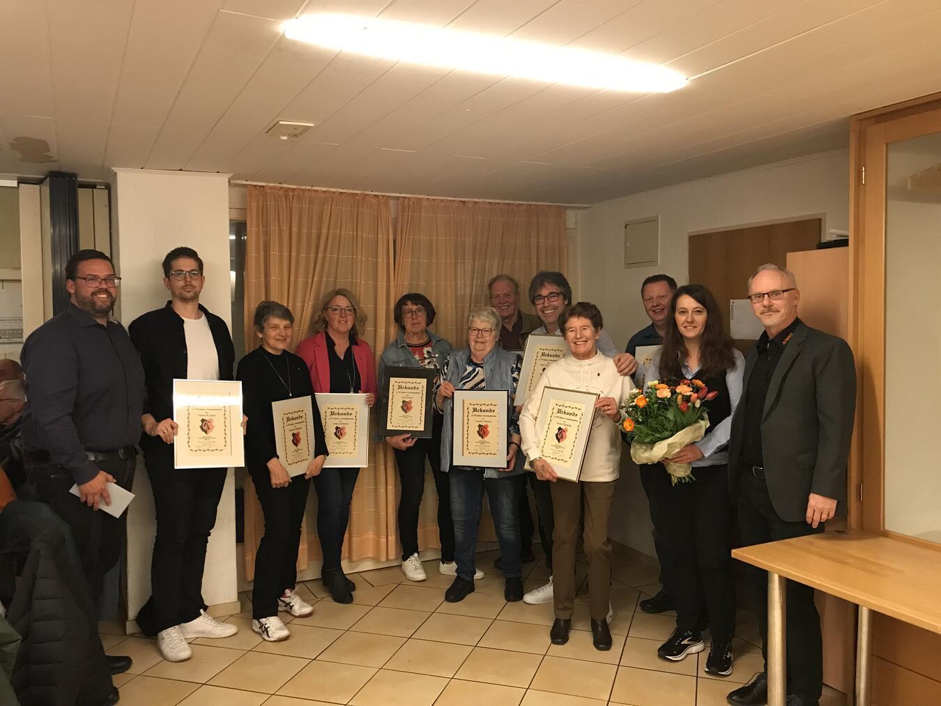 Neuwahlen und Ehrungen 