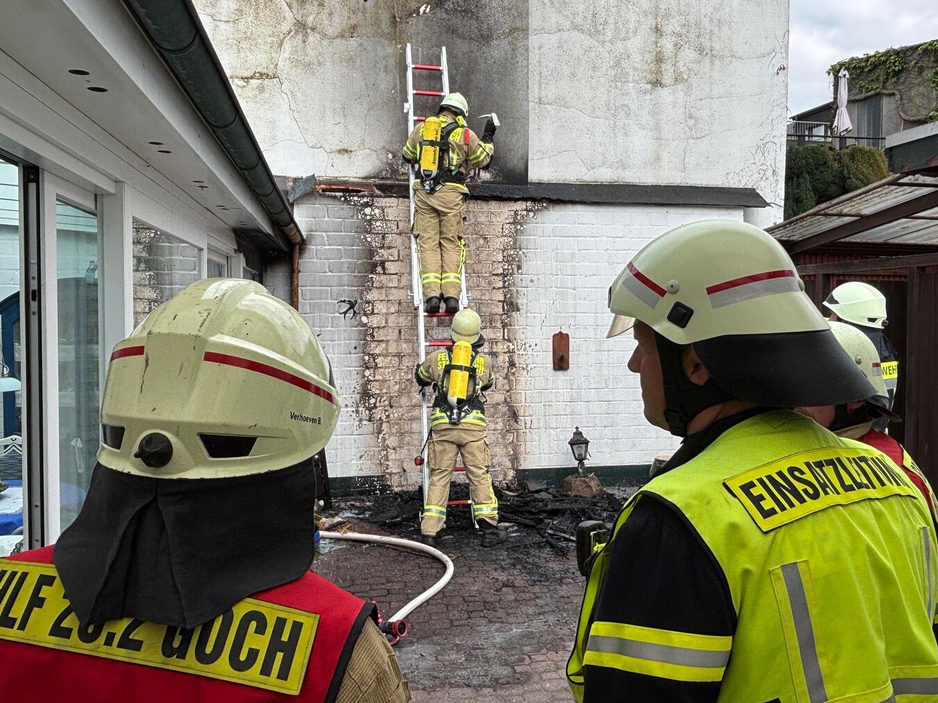 Goch: Feuer in einem Innenhof 