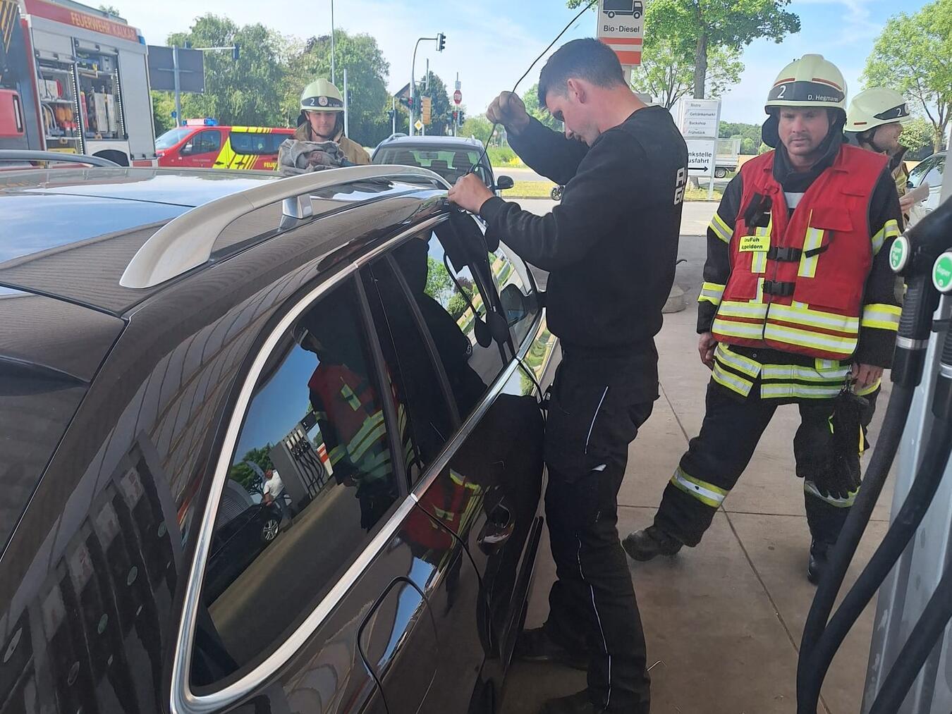 Appeldorn: Kleinkind im Auto eingeschlossen – Feuerwehr hilft 