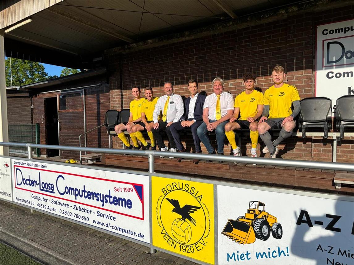 Neue Tribünensitze für Borussia Veen