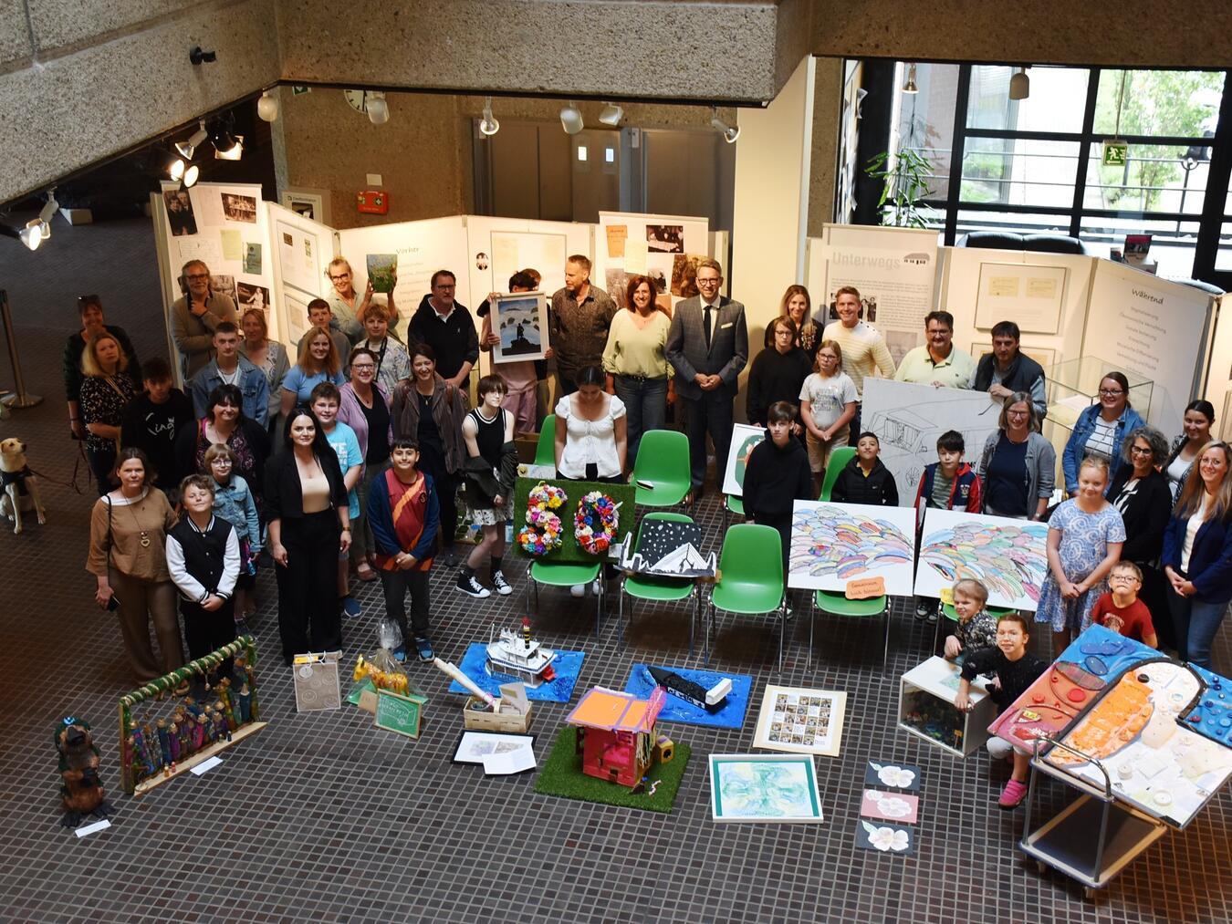 50 Jahre Kreis Wesel: Förderschulen übergeben Kunstwerke 