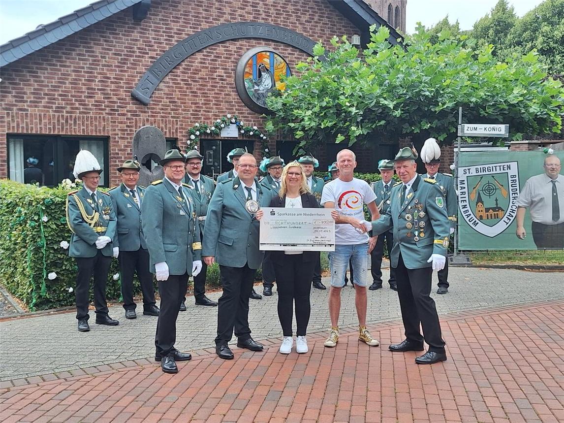 St. Birgitten Bruderschaft Marienbaum feiert Schützenfest und die Zündkerzen