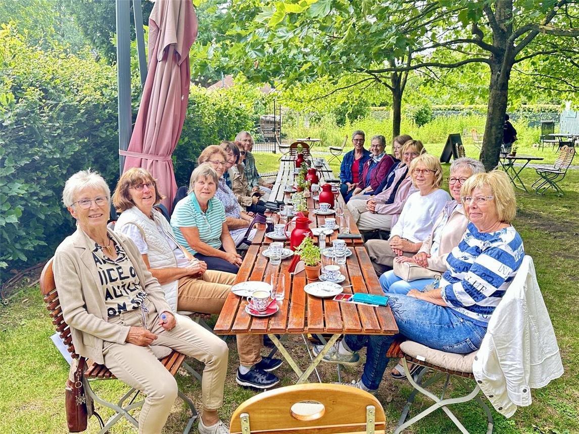 Ausflug der öffentlichen Bücherei in der Gemeinde Alpen: Musik- und Literaturkreis dankt langjährige