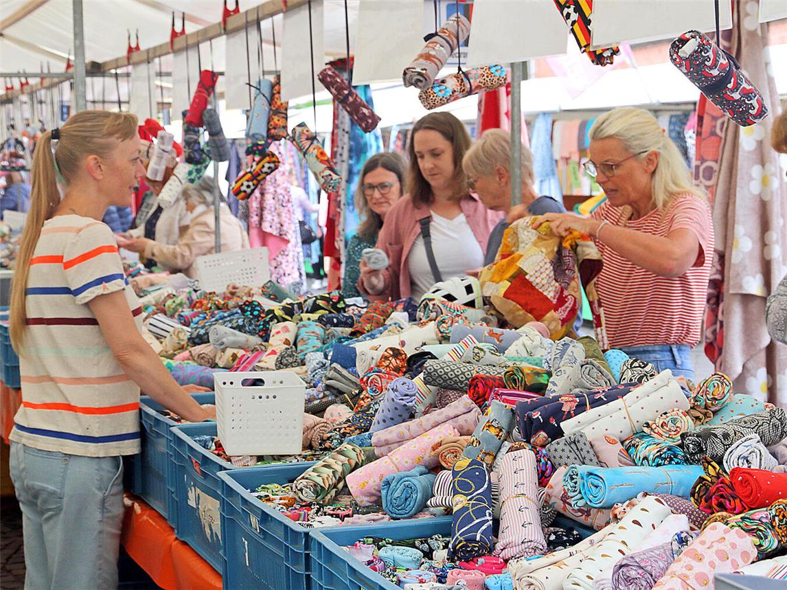 Bunter Stoffmarkt in Xanten