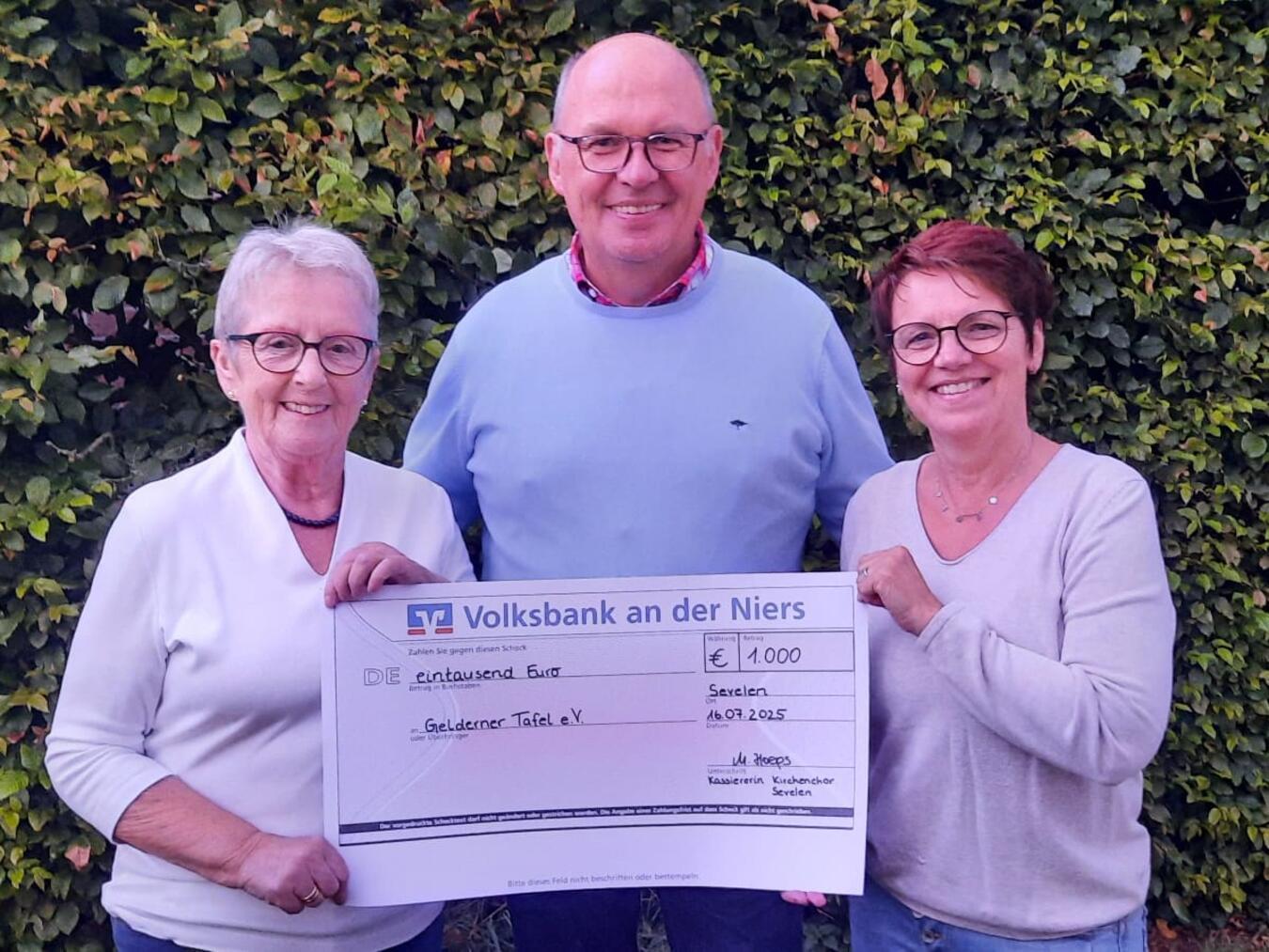 Scheckübergabe beim Kirchenchor Sevelen 