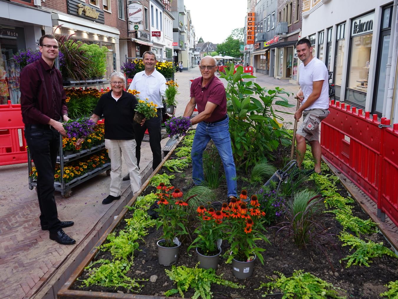 CDU sorgte für sommerliche Bepflanzung 