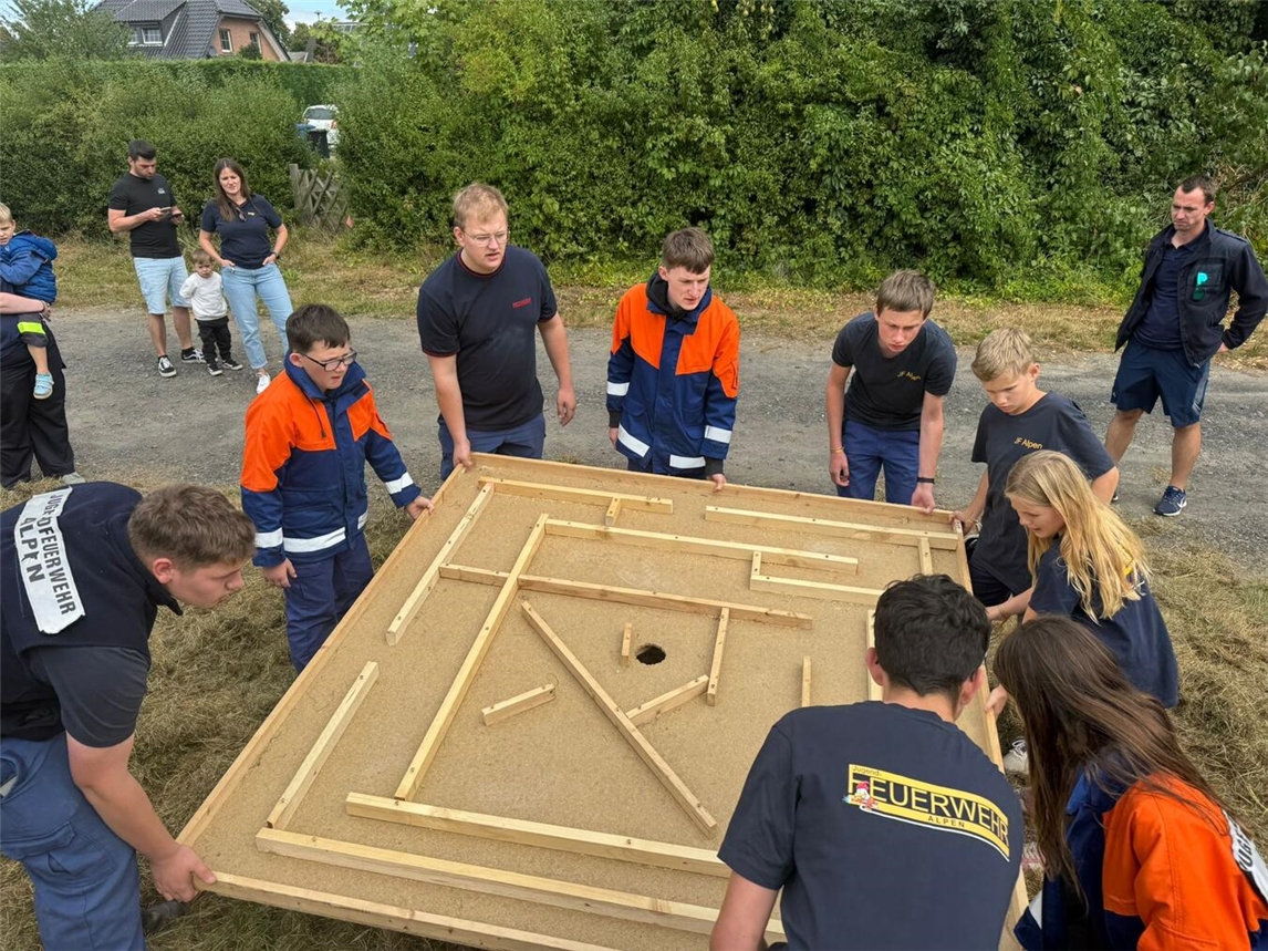 Jugendfeuerwehr Alpen beim Kreizeltlager 2025
