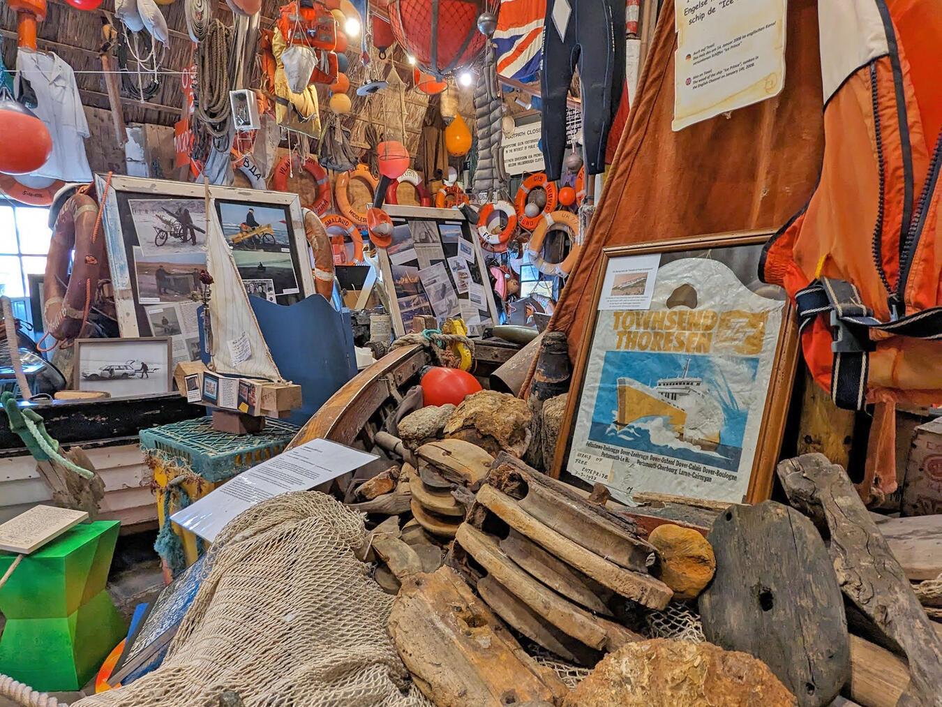 Von Schafen, Strandräubern und einem Seidenkleid 