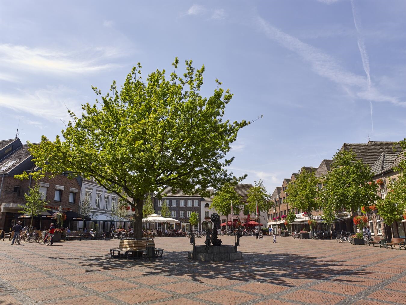 Moonlight-Shopping im Oktoberfest-Stil  