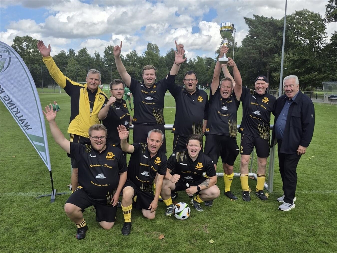 Walking Footballer der Borussia aus Veen gewinnen den Niederrhein-Pokal
