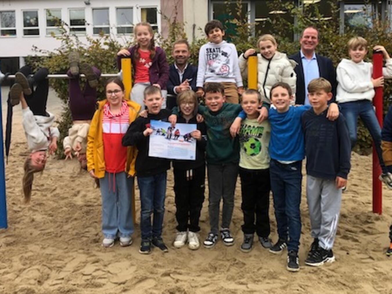 Eine Dreifach-Reckanlage für die St.-Georg-Schule in Goch Eine Dreifach-Reckanlage für die St.-Georg-Schule in Goch