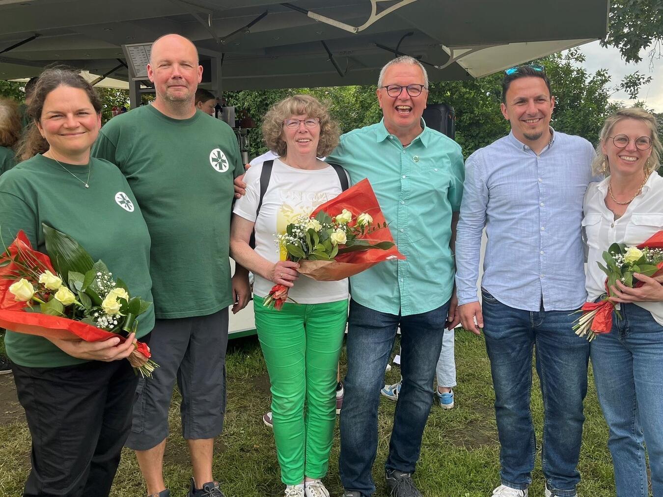 Franz Josef Elspas wird mit der Festkette geehrt 