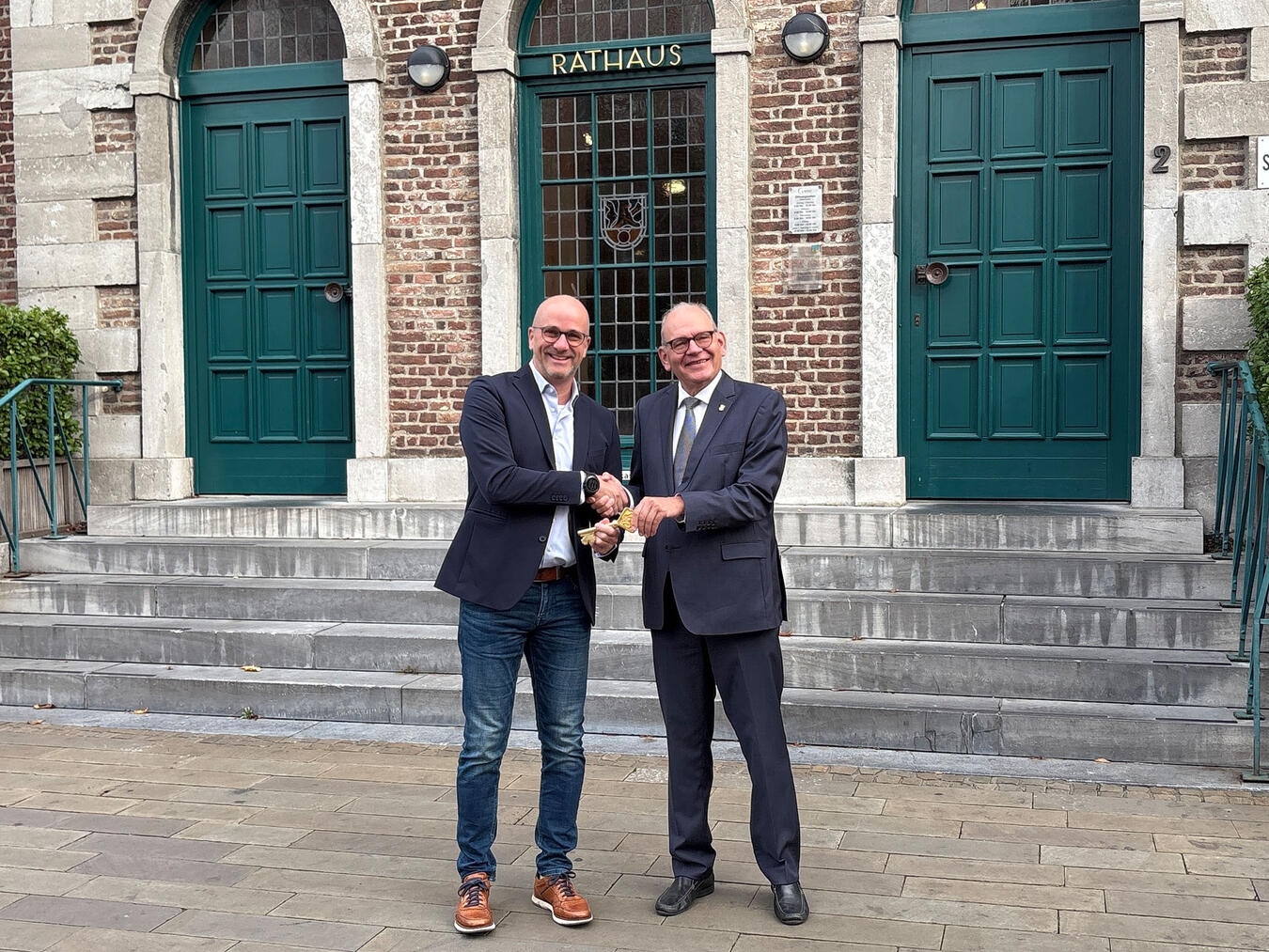 Schlüsselübergabe im Gocher Rathaus