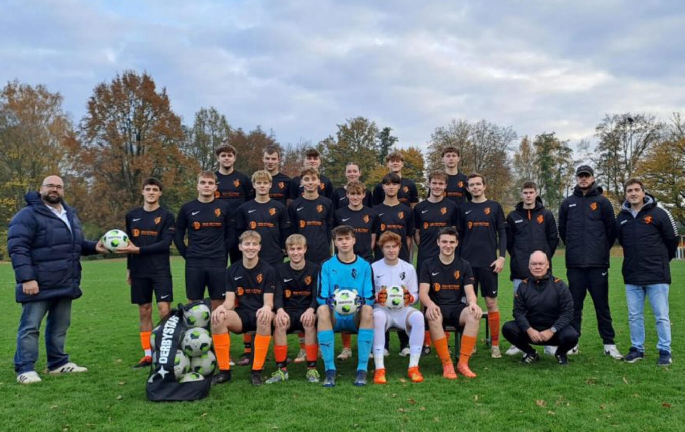 A-Jugend von Arminia Kapellen bedankt sich für neue Ausstattung 