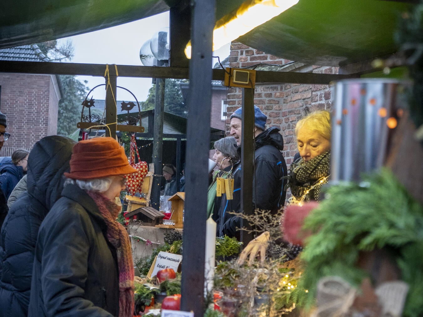Buntes Treiben auf dem Herongener Weihnachtsmarkt 
