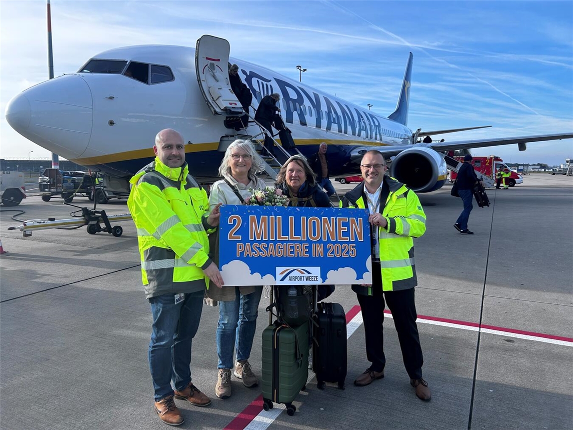 Zweimillionster Fluggast am Airport Weeze