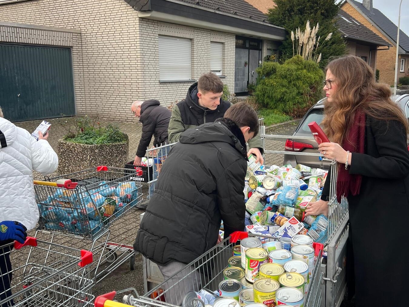 Junge Union Alpen sammelt erfolgreich für die Tafel 