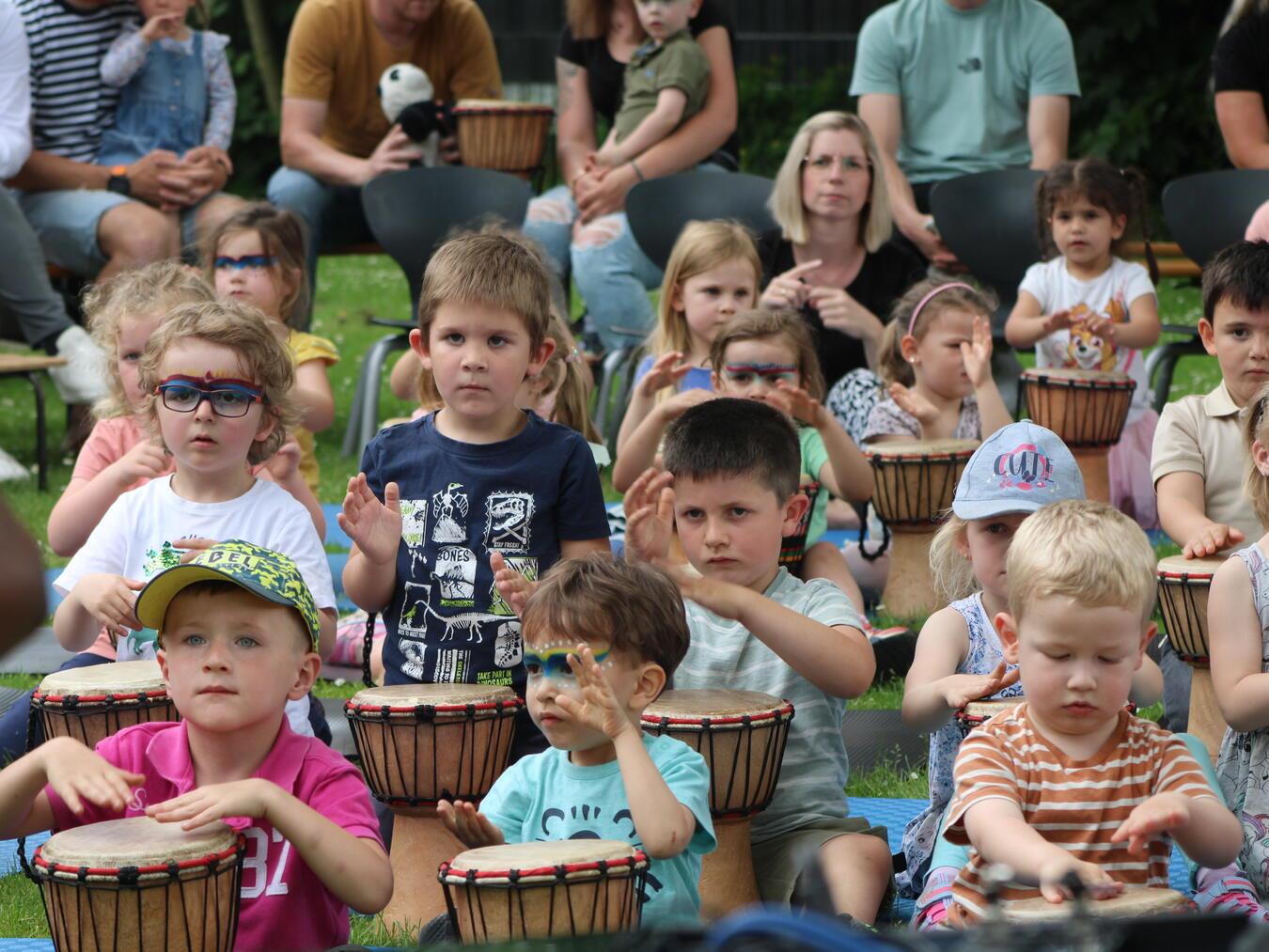 Trommelzauber in der Kita St. Pius 