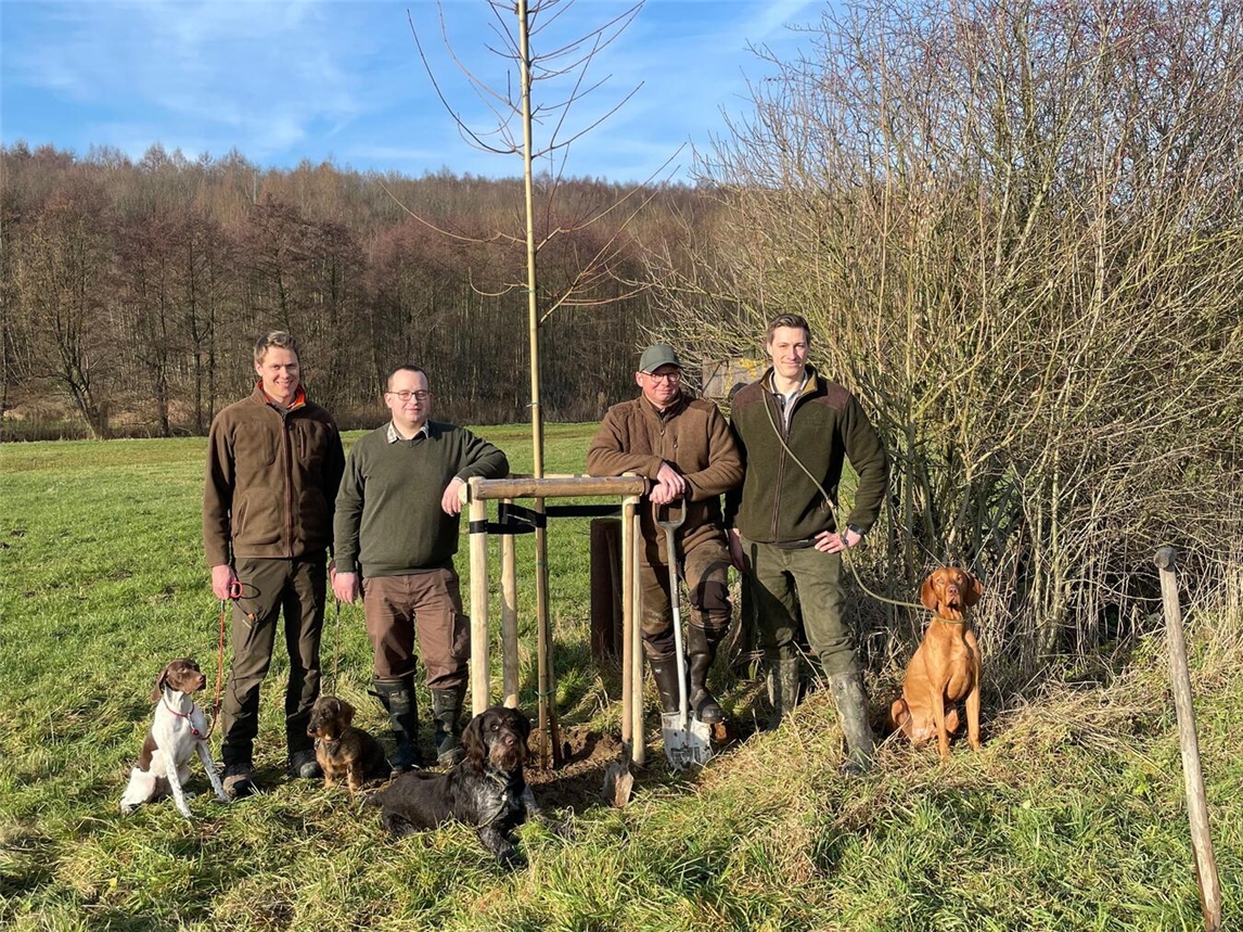 Der Hegering in Xanten pflanzt einen Baum