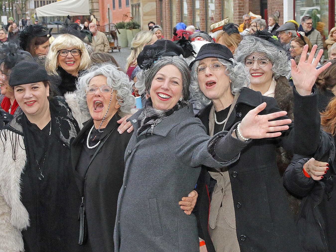 Rathaussturm: Die Möhnen haben in Xanten das Rathaus übernommen 