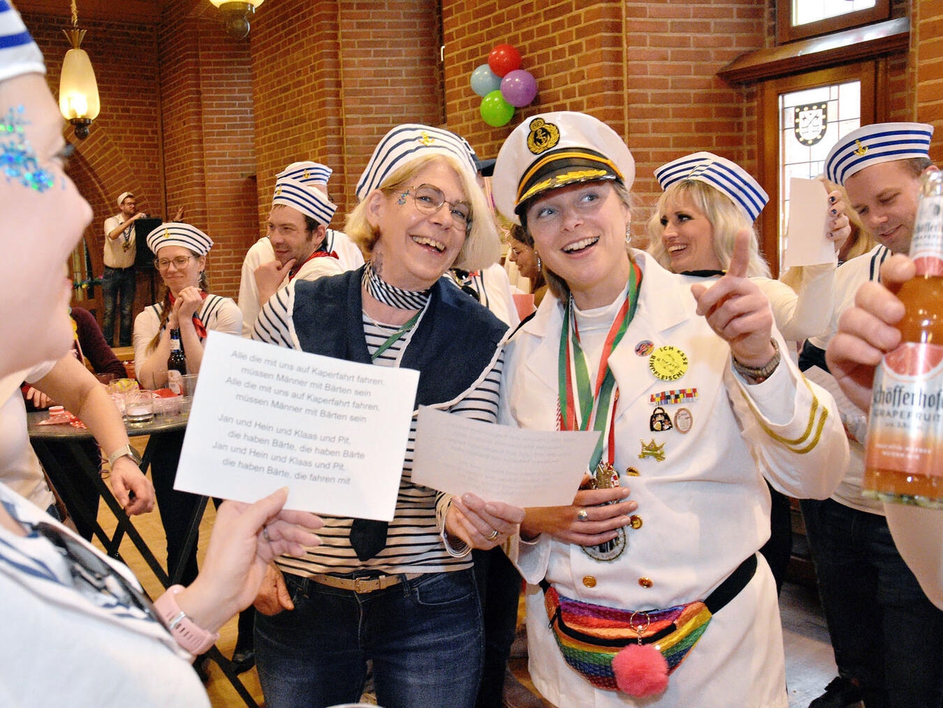 Narren in Kalker erobern das Rathaus – die Matrosen haben keine Chance 