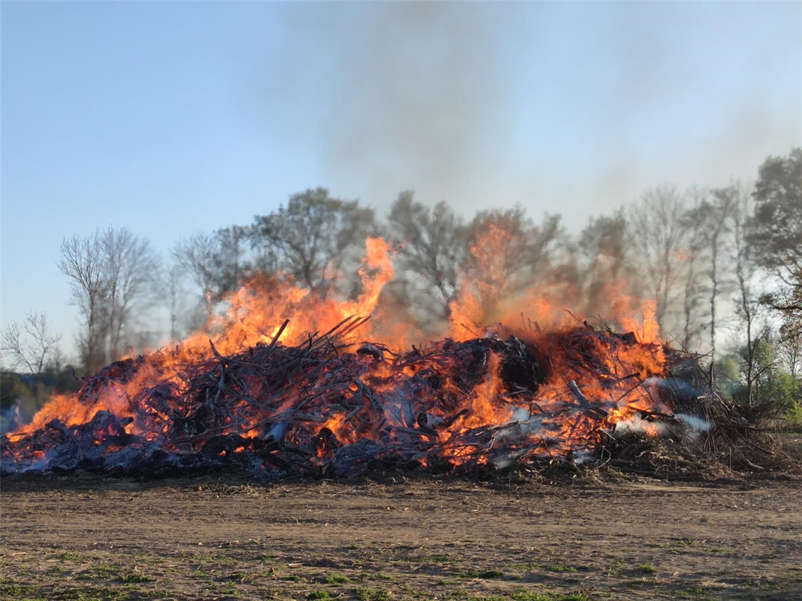 Osterfeuer müssen angezeigt werden