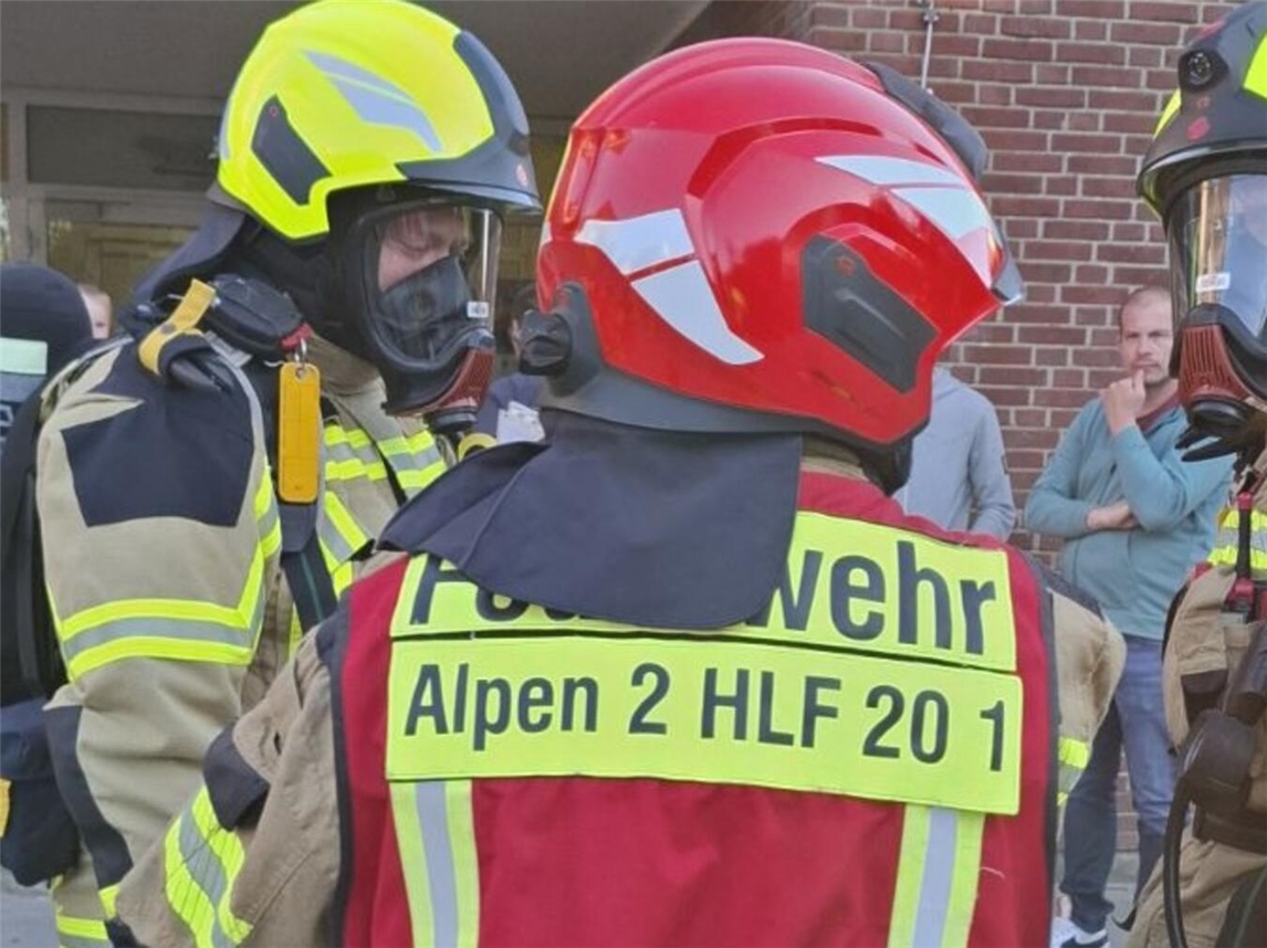 Rauchentwicklung in Grundschule: Einheit Menzelen trainiert den Ernstfall