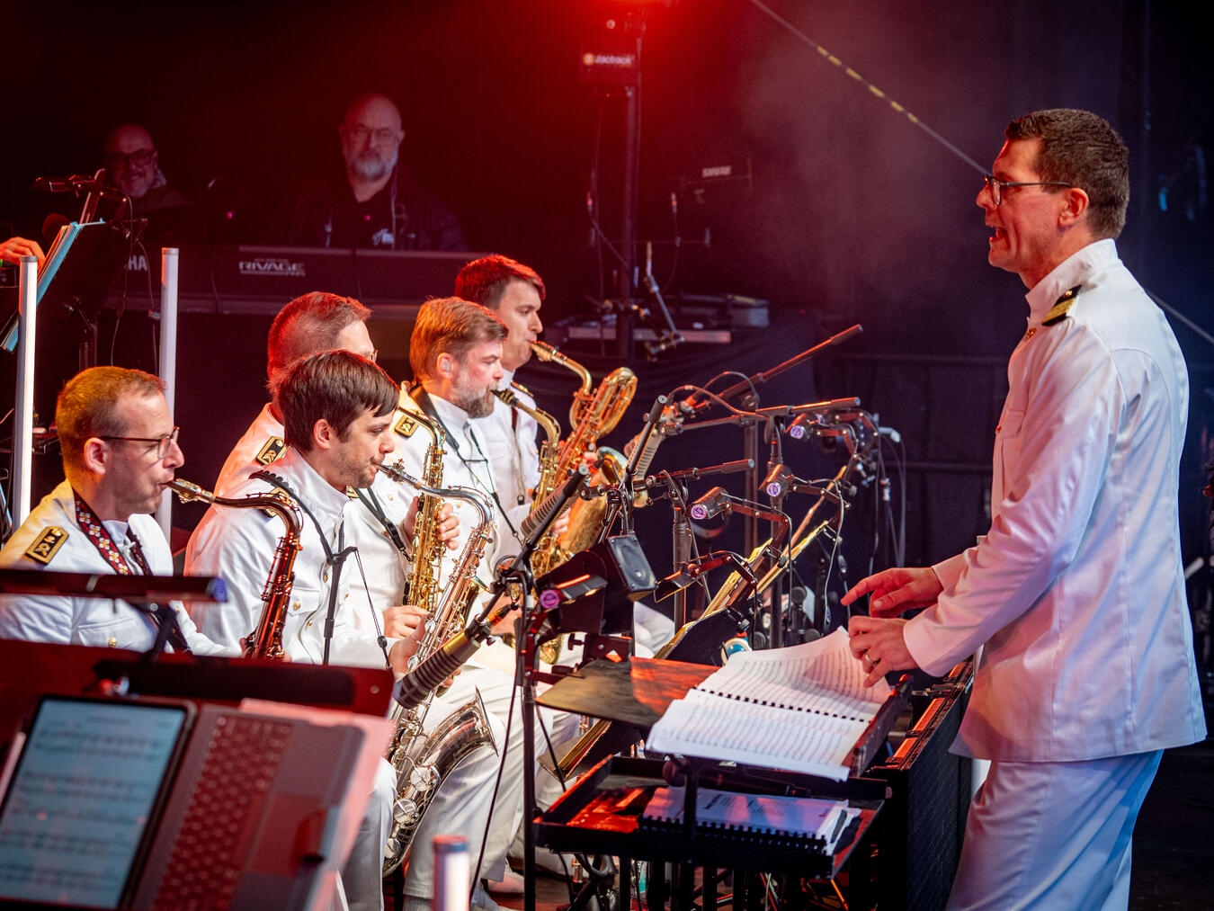 Big Band der Bundeswehr begeistert mit Swing, Rock und Pop auf dem Xantener Marktplatz 