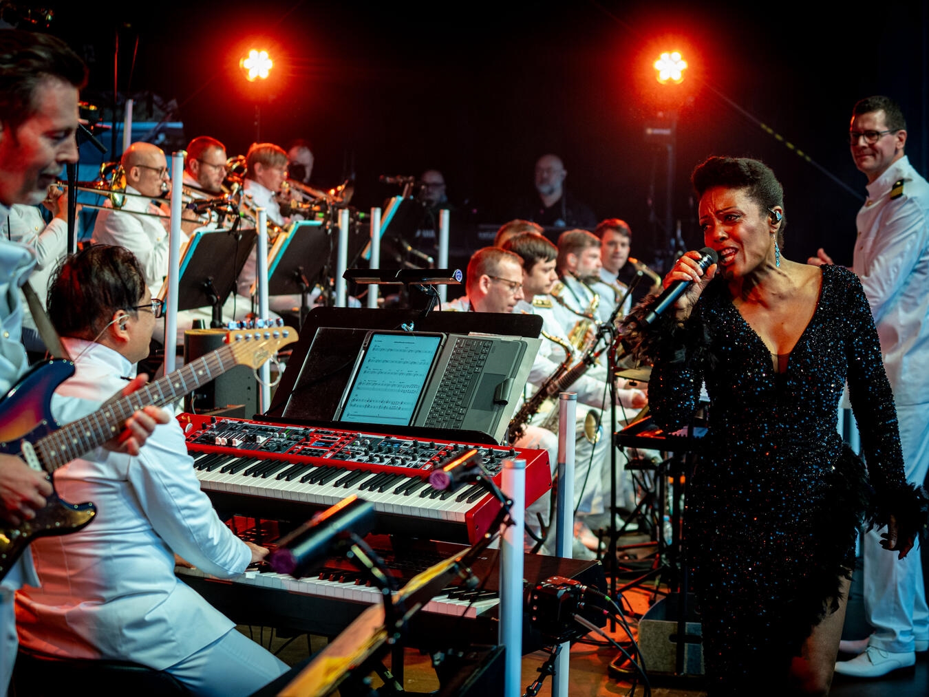 Big Band der Bundeswehr begeistert mit Swing, Rock und Pop auf dem Xantener Marktplatz 