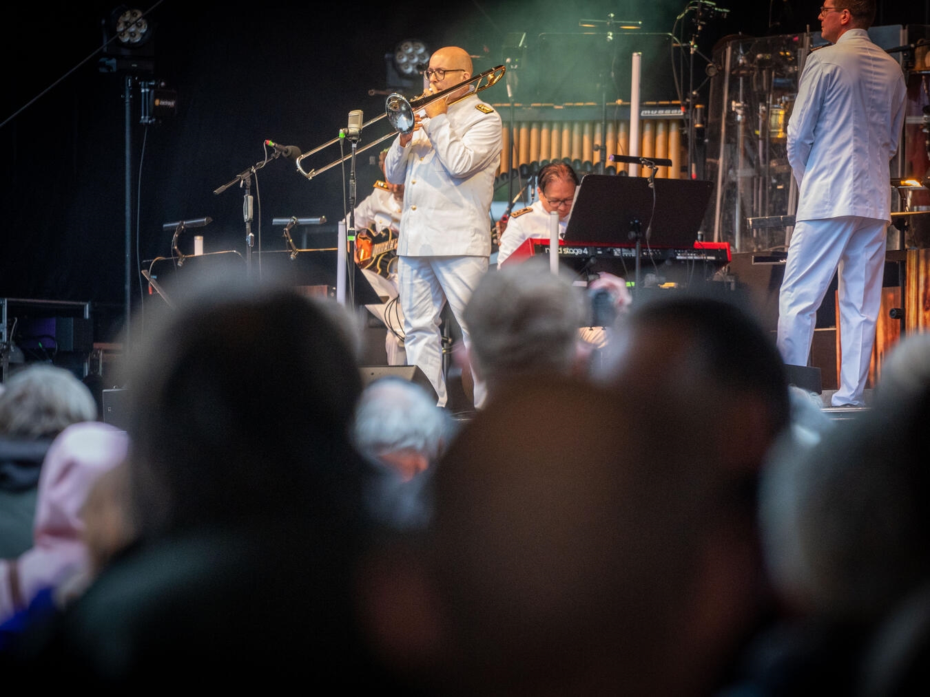 Big Band der Bundeswehr begeistert mit Swing, Rock und Pop auf dem Xantener Marktplatz 