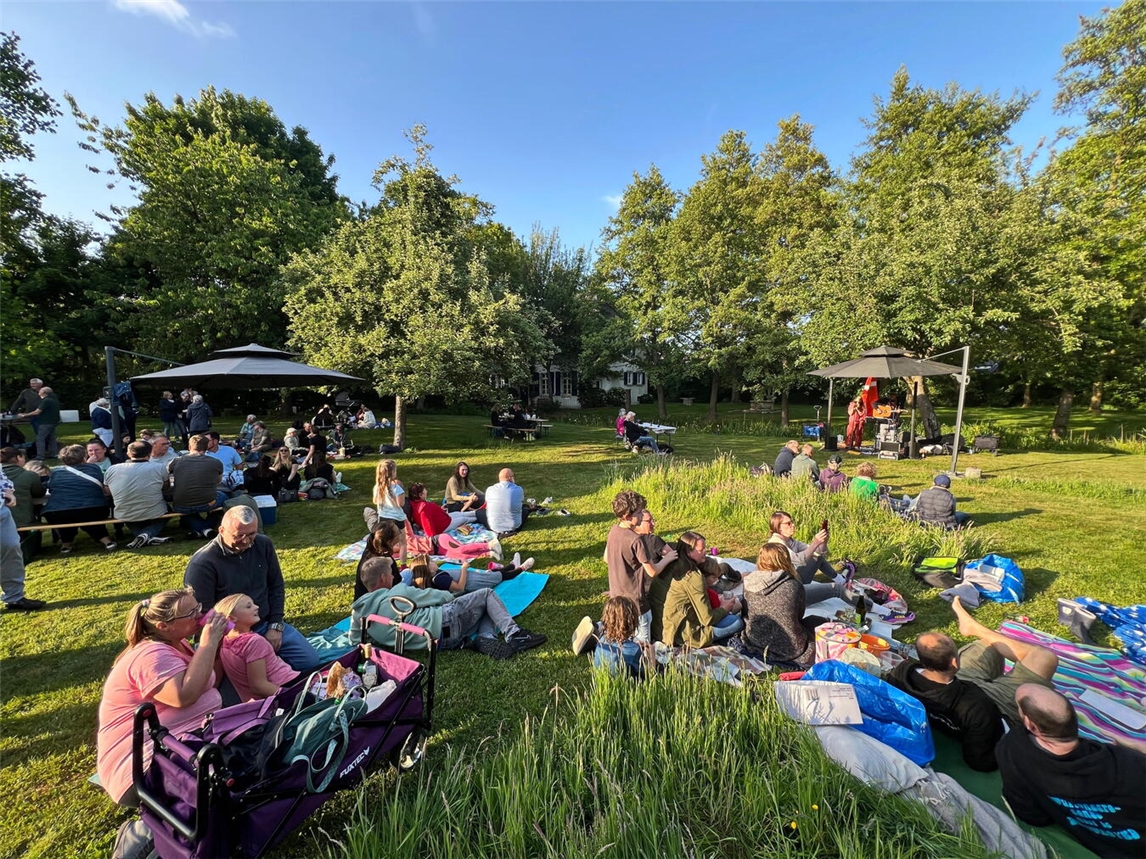 Picknick-Konzert am Alten Pastorat