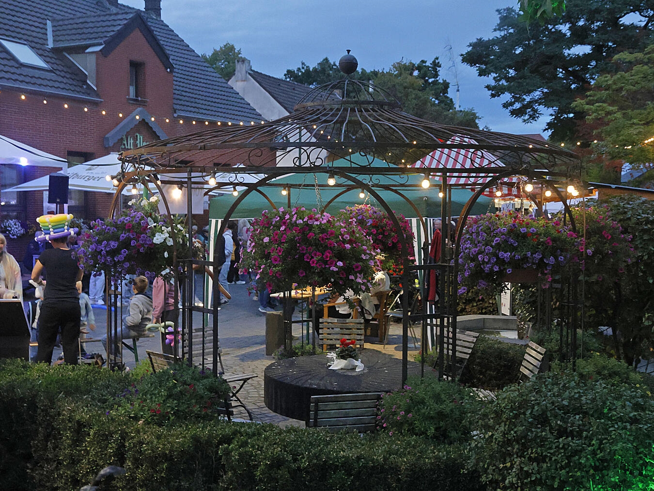 Geselliges Brunnenfest in Veert  