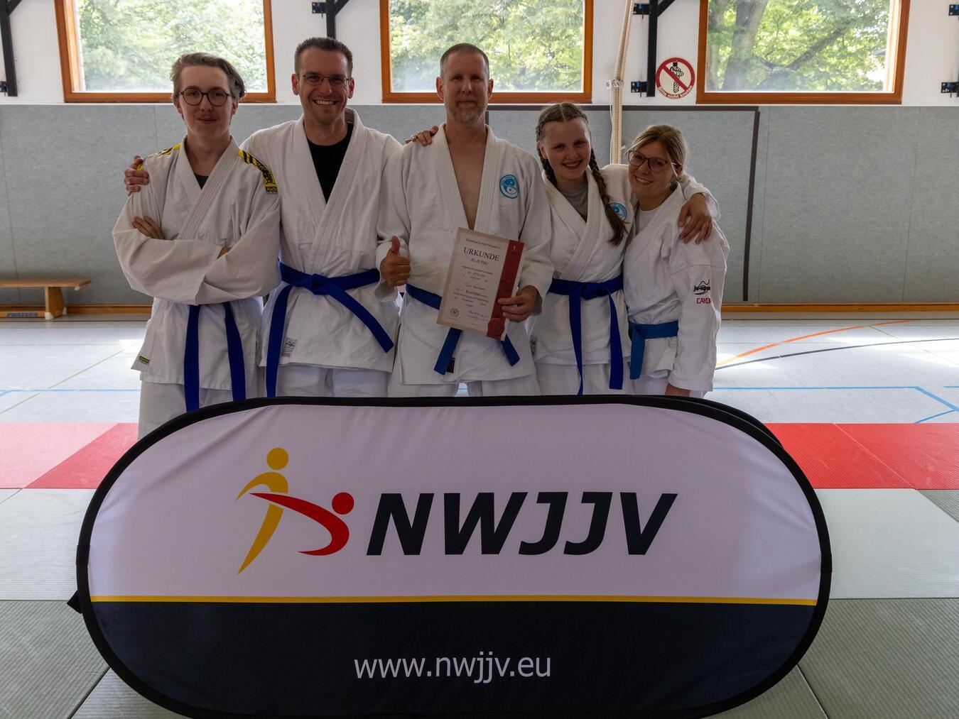 Meisterhafte Leistungen bei den Ju-Jutsu-Prüfungen 