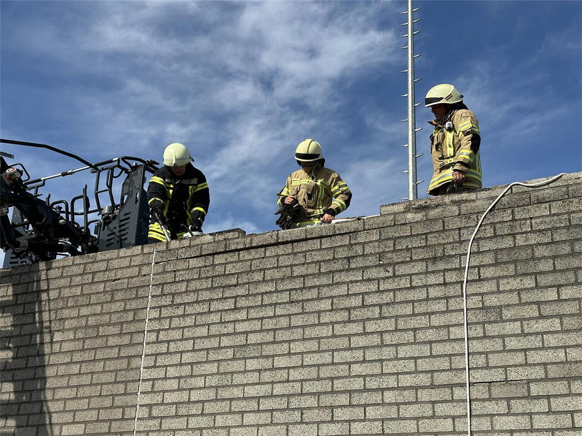 Feuer nach Dacharbeiten an Asylunterkunft