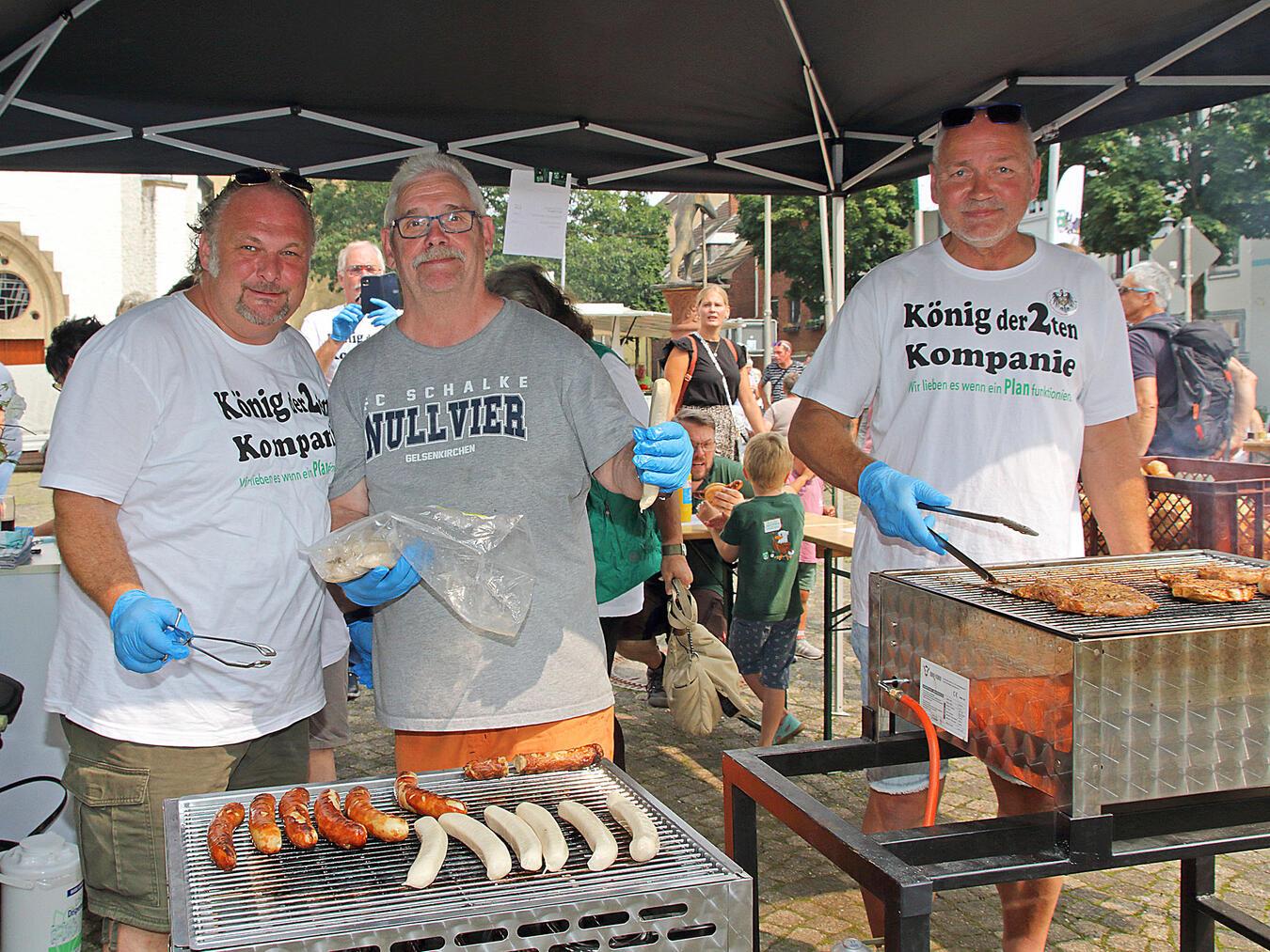 Besenübergabe am Rheintor in Orsoy 