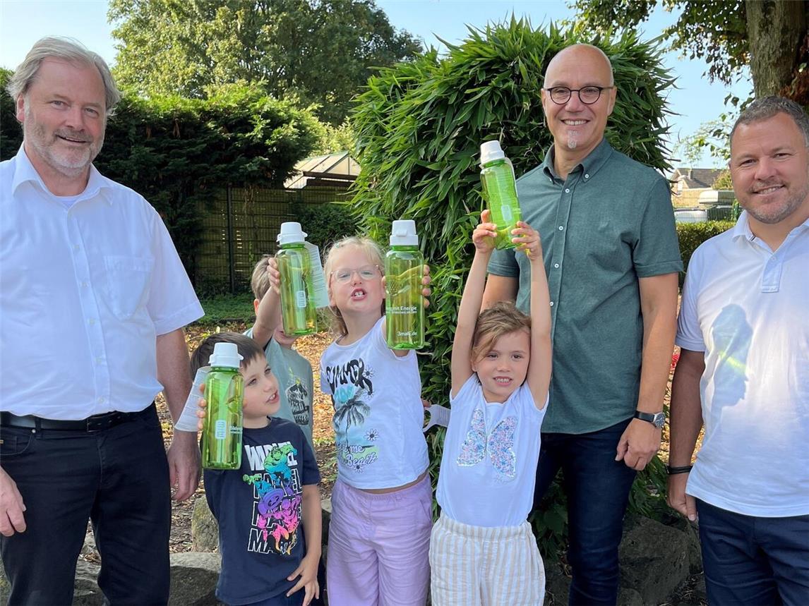 Nachhaltige Überraschung für 100 Erstklässler in Uedem