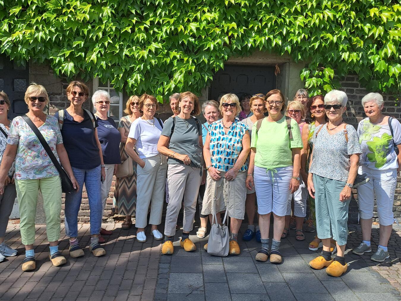 Asperdener Landfrauen auf Klompentour durch Xanten 
