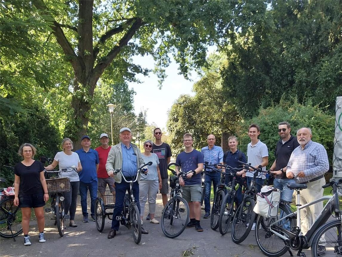 Schüler und Politiker erkunden Gocher Radwege-Infrastruktur