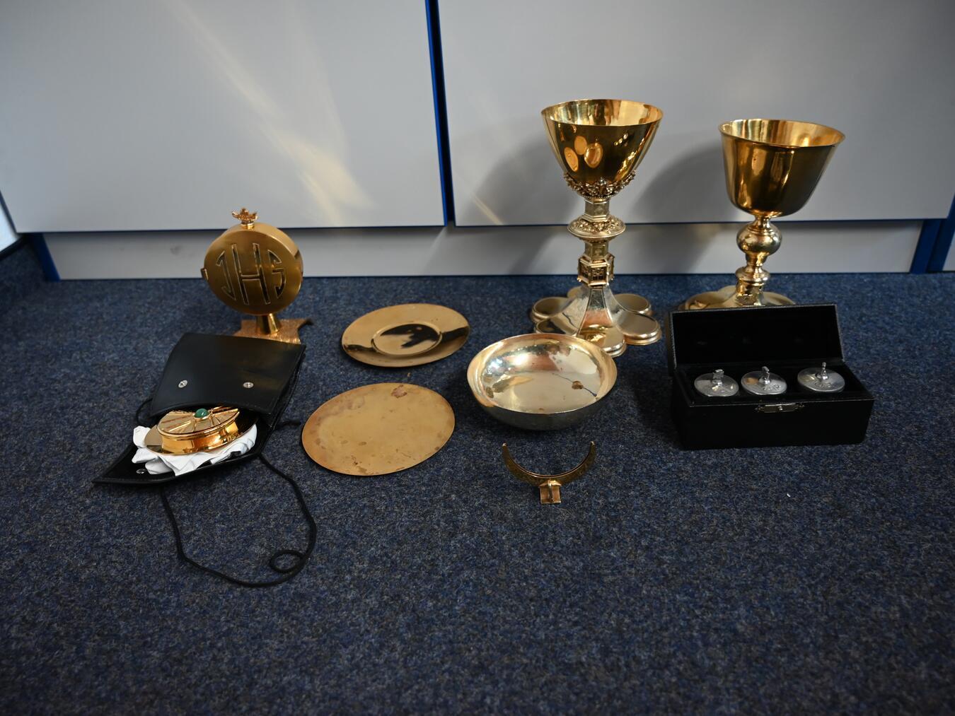 Sakrale Gegenstände sind wieder in Warbeyener Kirche 