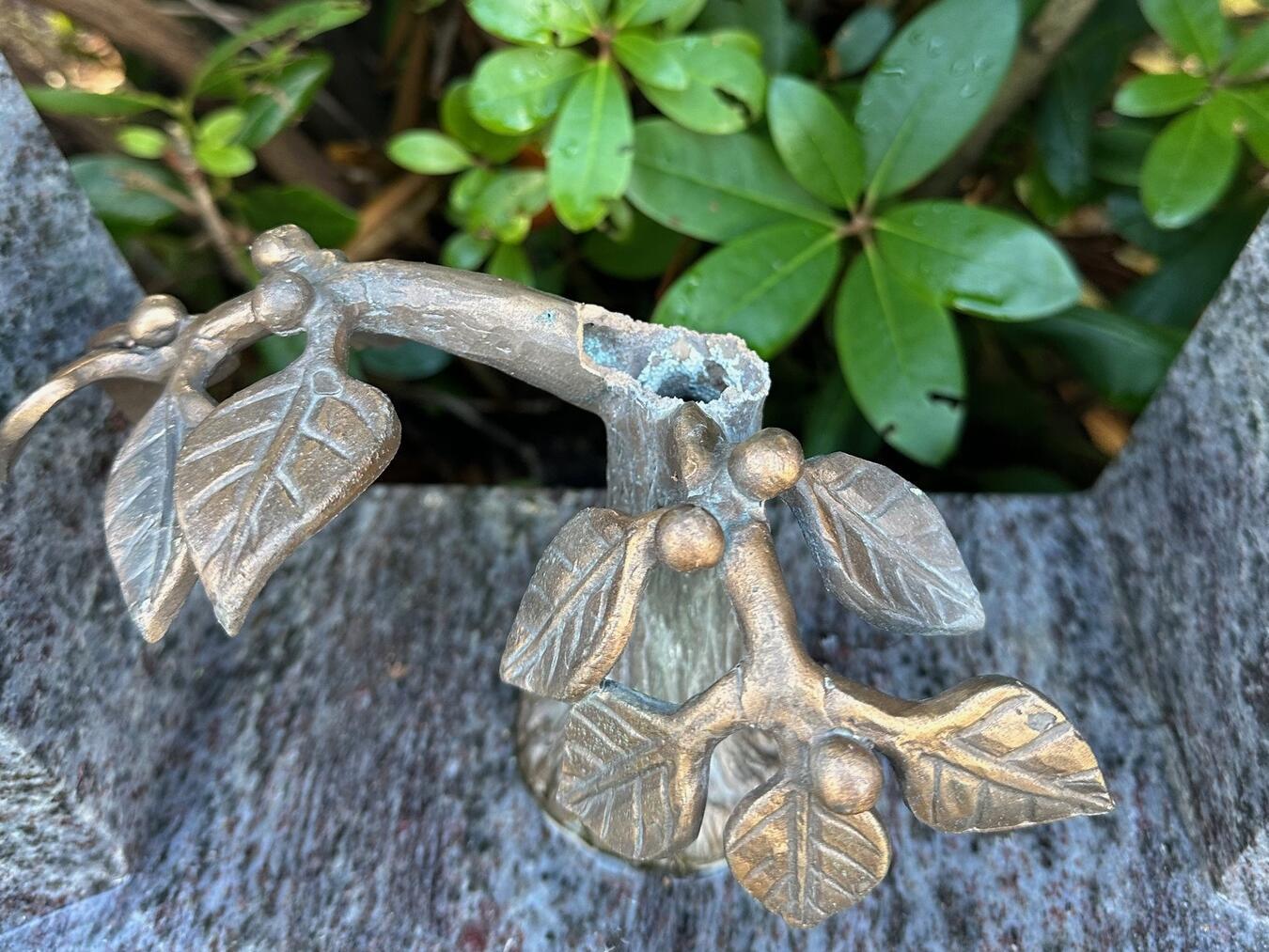 Metalldiebe entwenden mehrere Gegenstände vom Gelderner Friedhof  