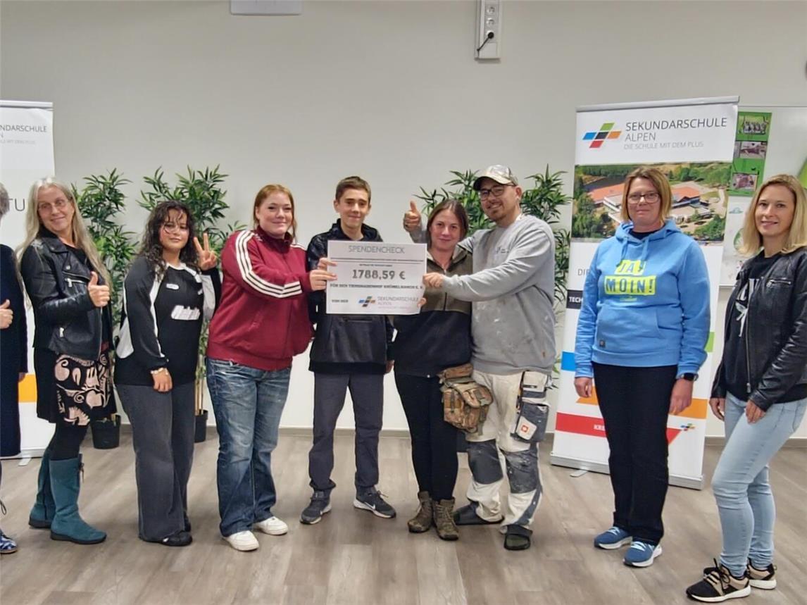 Sekundarschule Alpen spendet an die Krümelranch