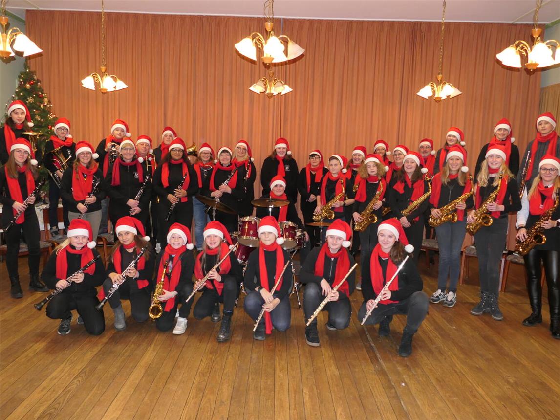 Traditionelle Weihnachtstour des Musikverein Menzelen