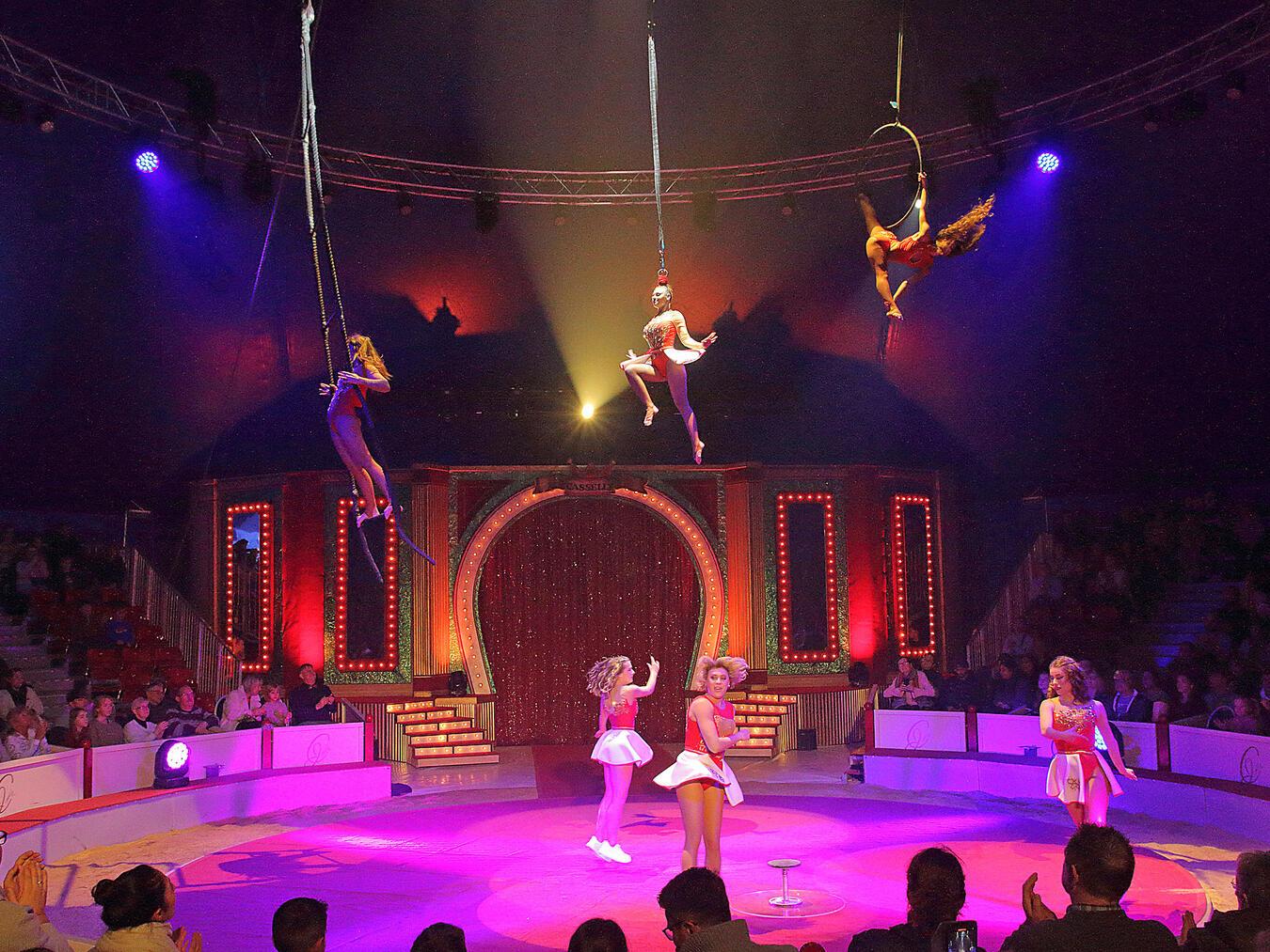 Verblüffende Artistik im Xantener Weihnachtscircus Verblüffende Artistik im Xantener Weihnachtscircus