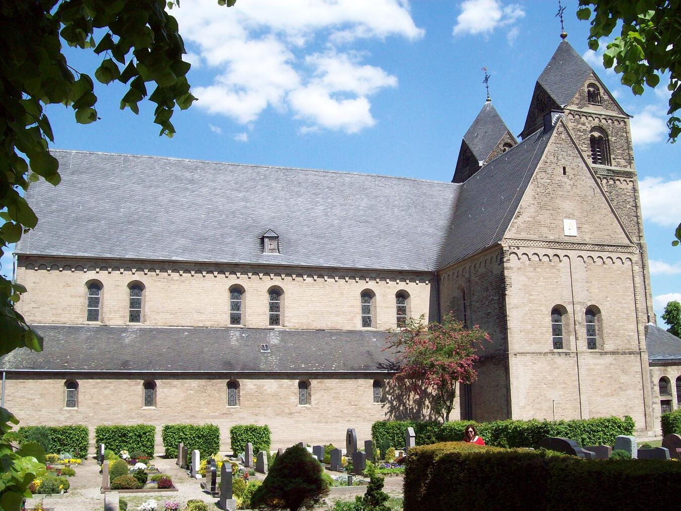 Führung durch die romanische Basilika in Wissel Führung durch die romanische Basilika in Wissel