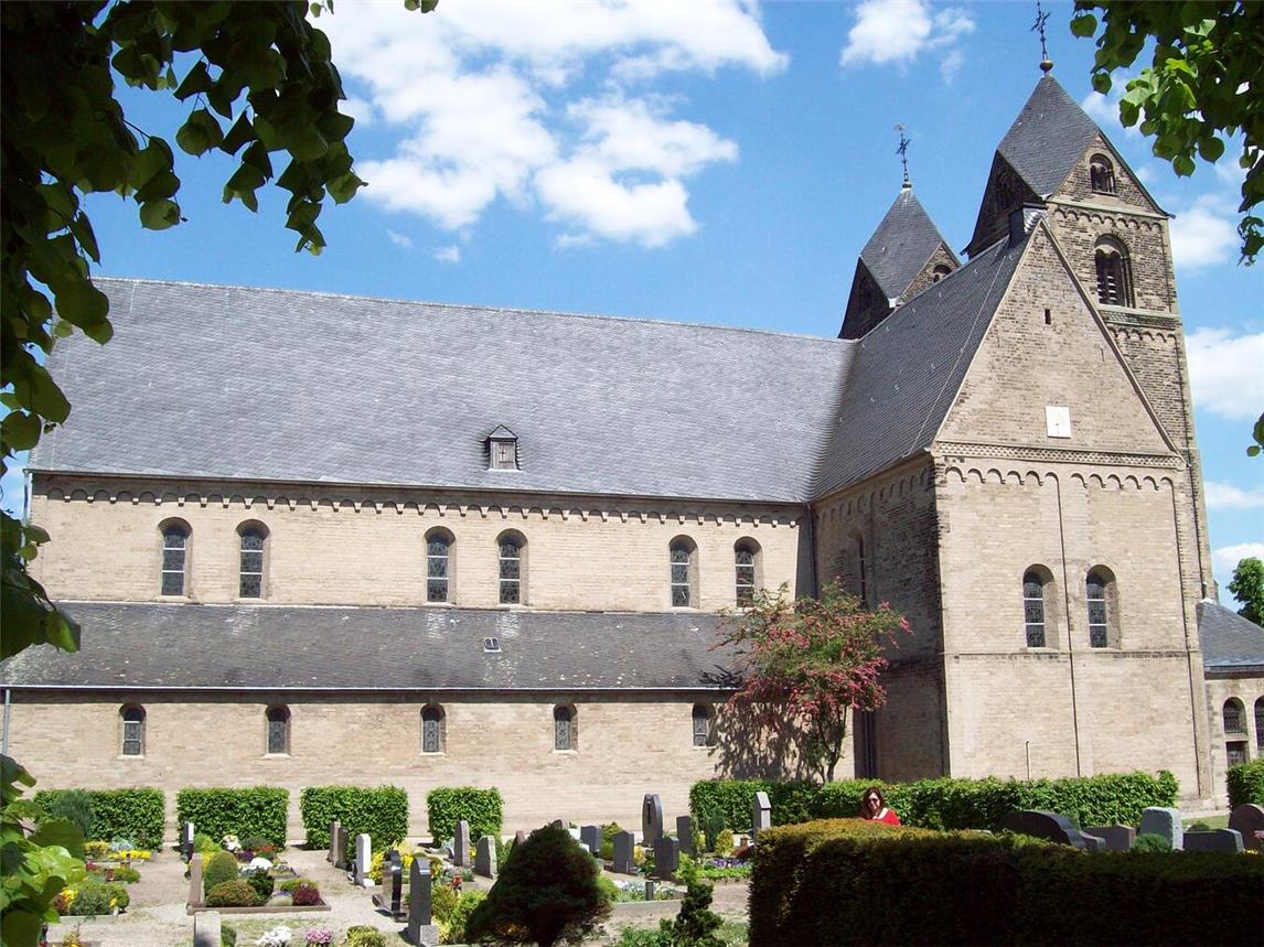 Führung durch die romanische Basilika in Wissel