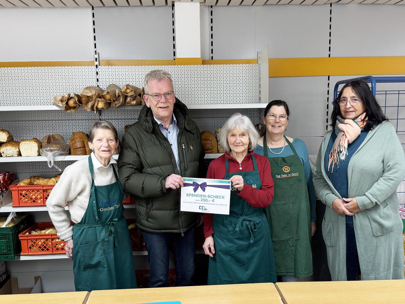 Statt Karten: KKA spendet an Kreis Klever Tafeln 