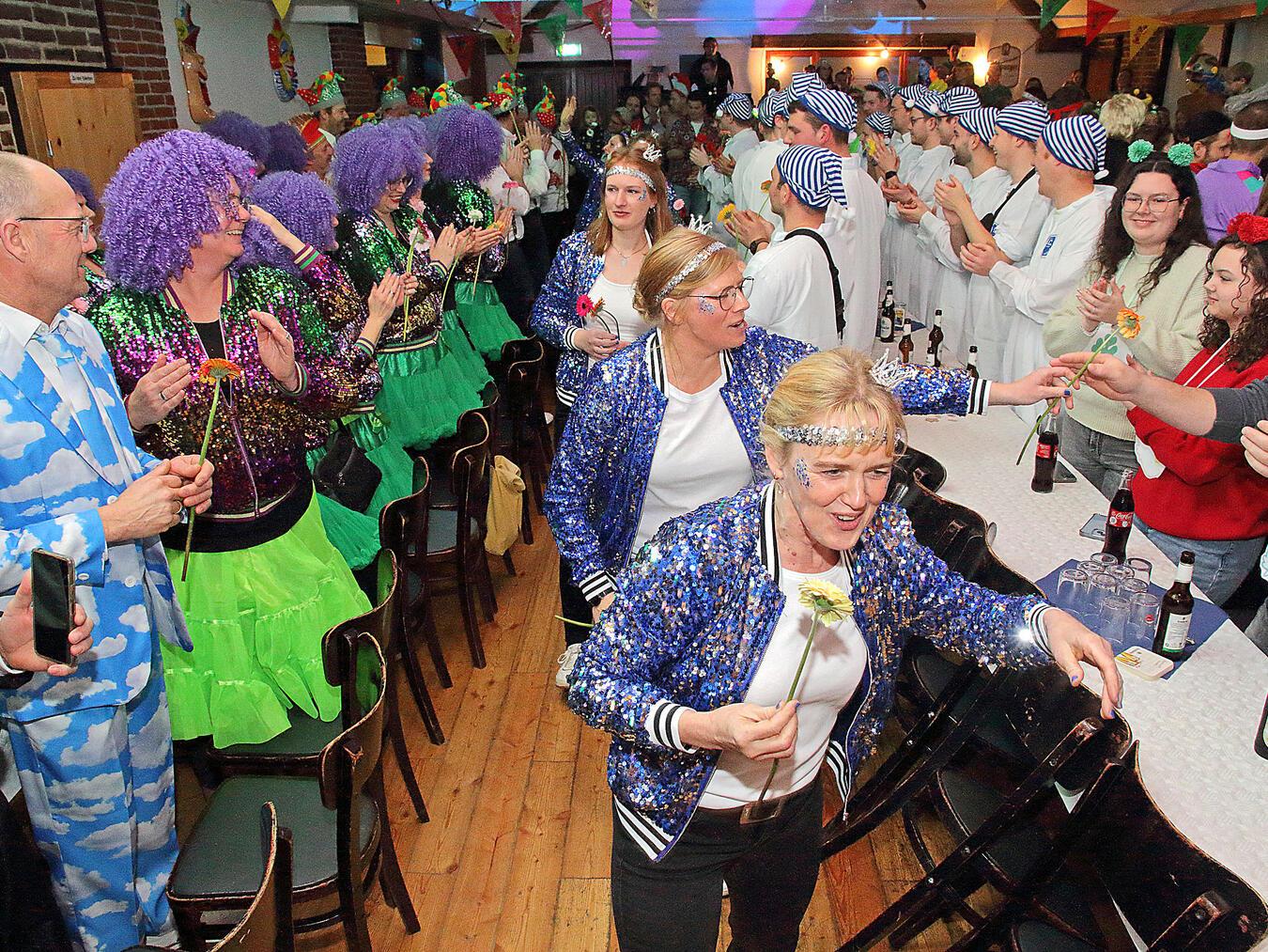 Prinzessin Lena I. regiert die Auwel-Holter Narrenschar 