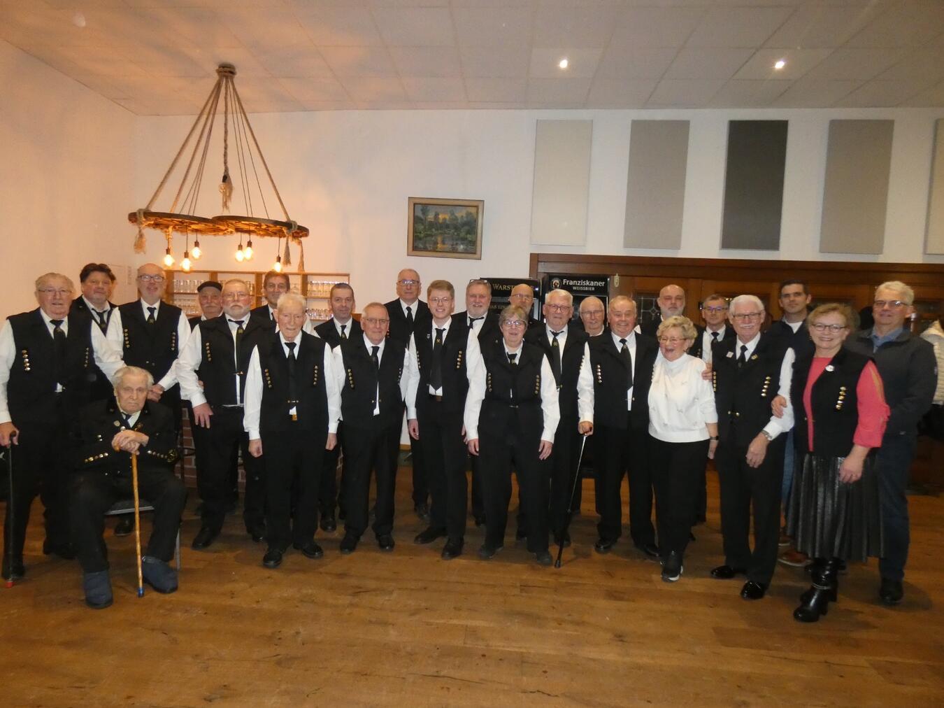 Neue Bergbauwesten für die Sevelener Knappen 