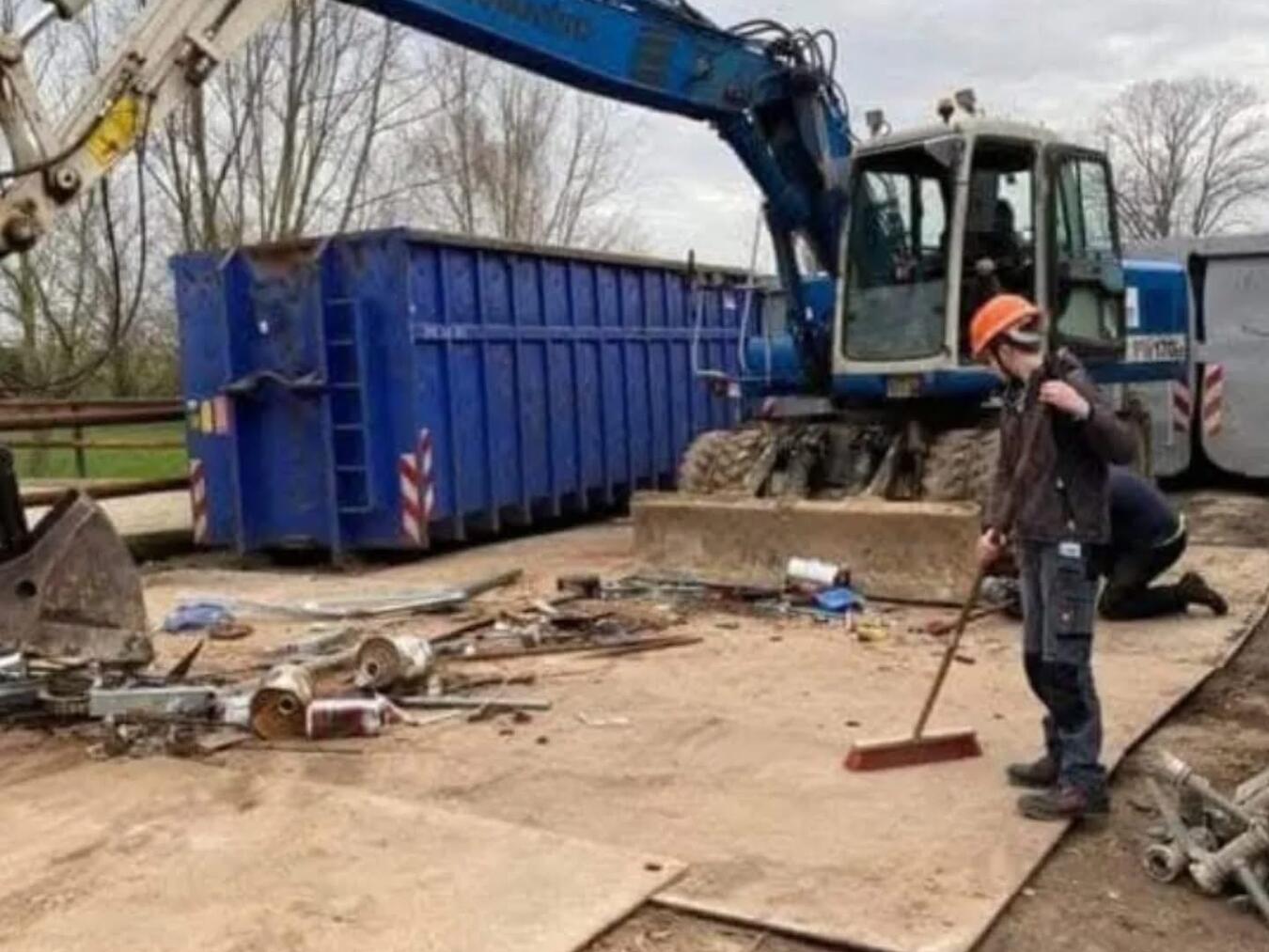 Freiwillige Feuerwehr Uedem sammelt Schrott 