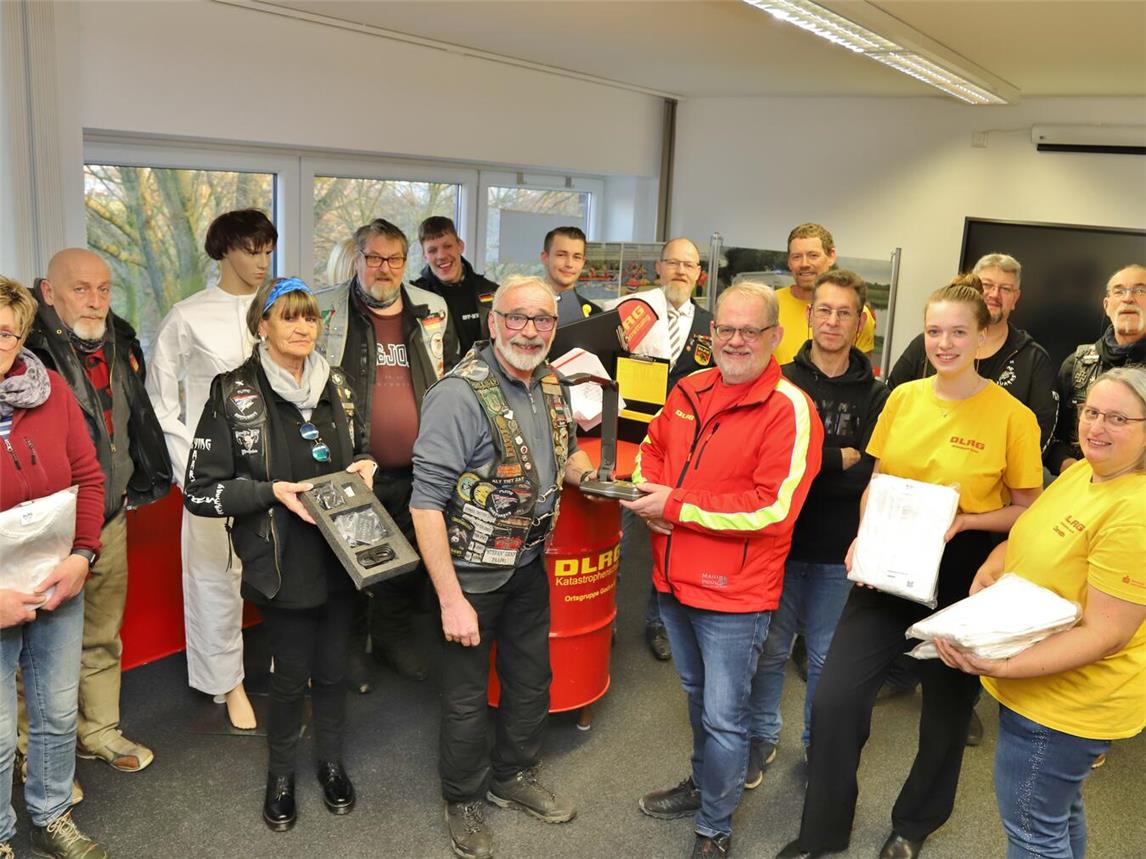 „Flying Aardvarks Germany“ spenden Ausbildungsmaterial für die DLRG Goch
